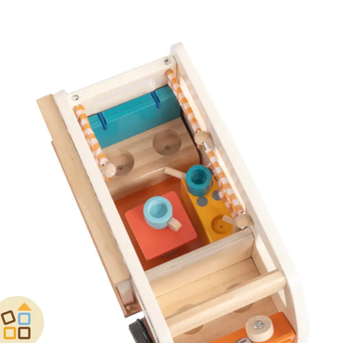 Camper con Accessori in Legno