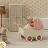 carrozzina-rosa-metallo-topi-mouse-miniature-casa-bambole-collezione-maileg-11-5103-01-regalo-bambini-negozio-giocattoli-toys-genova-centro-gioco-educativo_5