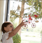 Decorazione da Appendere "La bambina con i giocattoli" - Realizzata a Mano in Francia