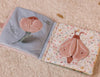 libro-tattile-multi-attività-neonati-bambini-6-mesi-rosa-fiori-farfalle-little-dutch-LD86707