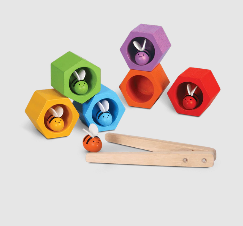 alveare-api-pinze-gioco-legno-educativo-montassori-coordinazione-motricita-fine-idea-regalo-ecologica-green-eco-sostenibile-4125-plantoys-cgedu-centro-gioco-educativo1